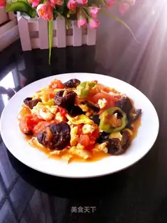 Tomato-mute fried eggs