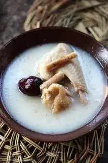 Five fingers of peach chicken soup