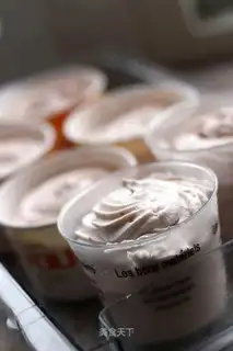 Strawberry vanilla ice cream