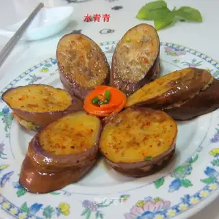 Fried carrots, mackerel boxes