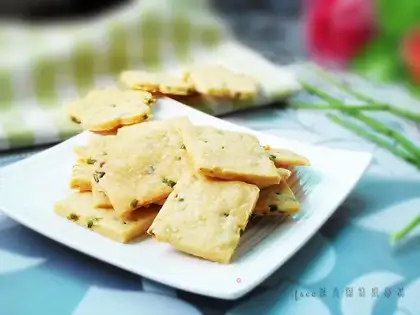 Cheese onion cookies