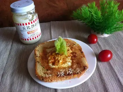 Fried toasted eggs