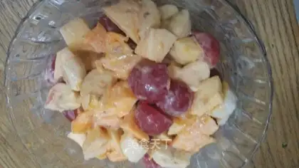 A thousand-island fruit salad
