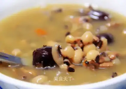 Ink fish and bean soup