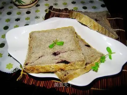 Black sesame raspberry toast