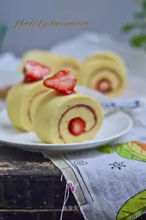 Strawberry roll