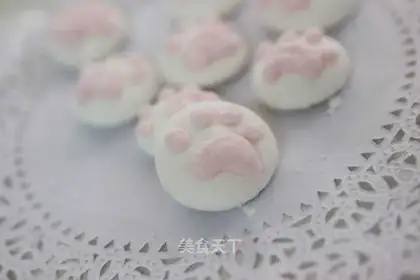 Cat claw marshmallows