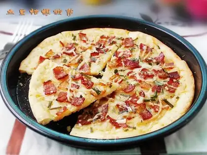 Potato bacon pizza