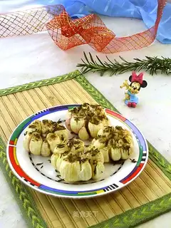 Rosemary makes garlic