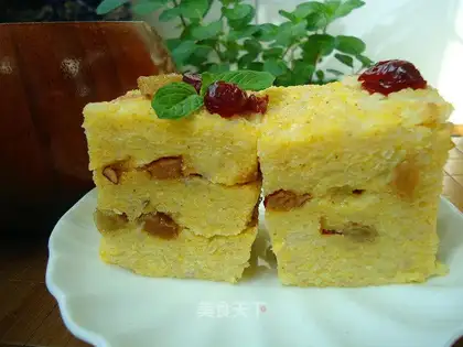 Yellow rice cake