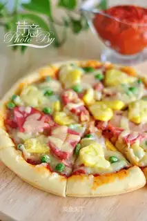 Classic Hawaiian pizza