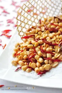Spicy peanuts