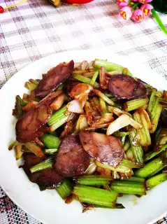 Celery fried sausage