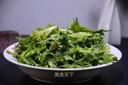 Slurpy with a chrysanthemum