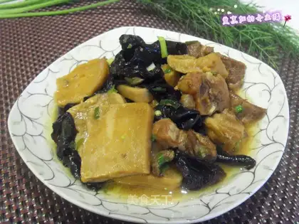 Wood bean dry stew