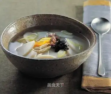 Korean rice cake soup