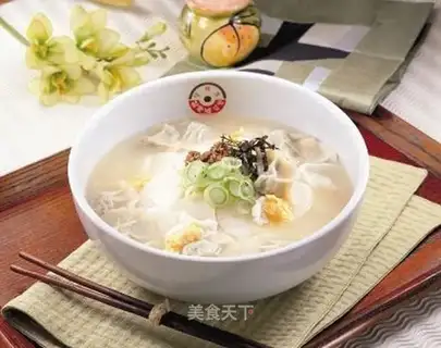 Korean dumpling soup