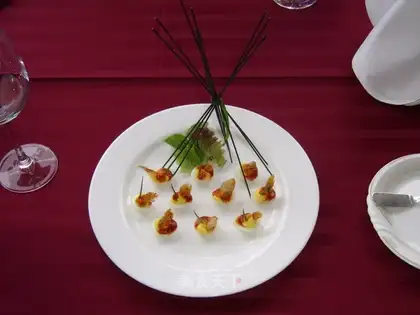 Dry fish with quail eggs