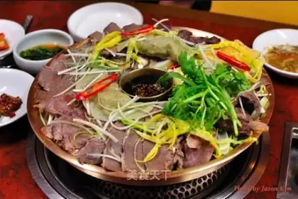 Korean beef and mushroom pot noodles
