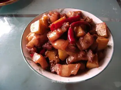 Braised potatoes with pork belly
