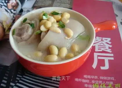 Stewed pig's feet with soybeans