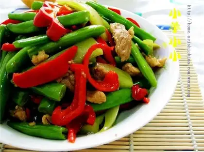 stir-fried pork with lettuce and green beans
