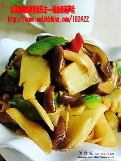 Double mushroom and bamboo shoots slices in oyster sauce
