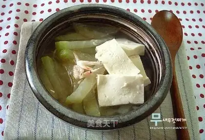 Korean radish clear soup