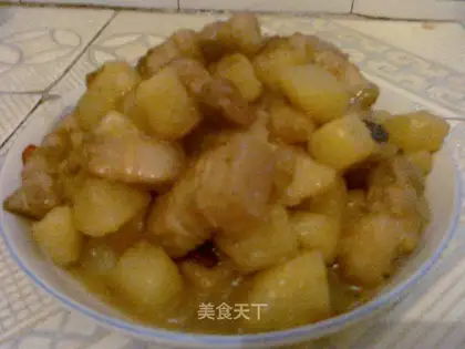Stewed pork belly with potatoes