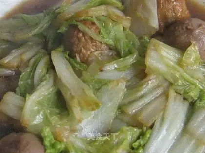 Stewed meatballs with cabbage