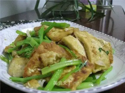 Tofu with celery and garlic