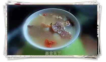 Chicken with shredded bamboo in flower glue pot