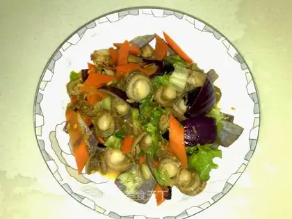 onion and scallop meat