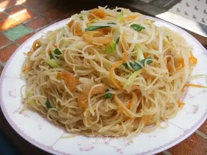 stir-fried rice noodles with dried shrimp