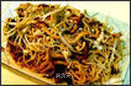 Mixed fried noodles with shredded pork