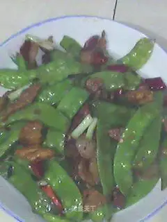 stir-fried pork with sliced peas