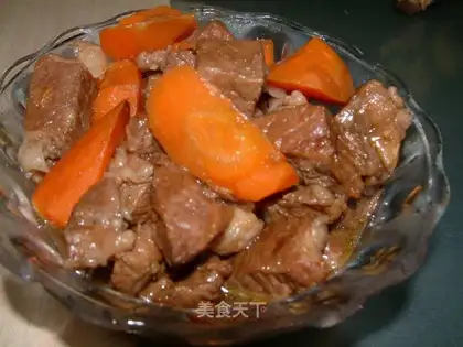 Stewed beef with carrot