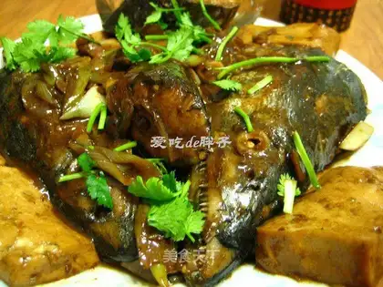 Stewed tofu with Spanish fish head