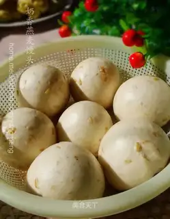 milk-flavored oatmeal steamed buns