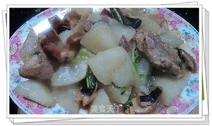 Stewed radish with pork bones