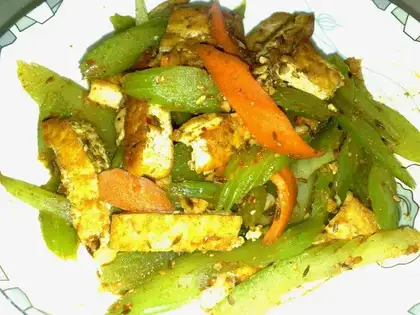 Fried tofu with celery