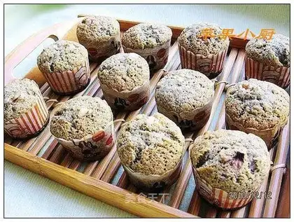 Black sesame paste banana muffin