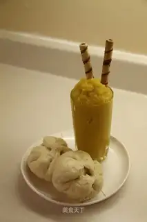 Pumpkin steamed buns