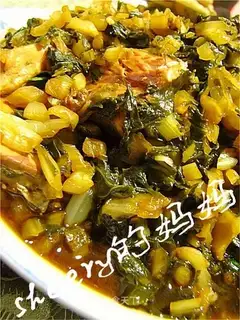 Stewed pickled vegetables with grass carp