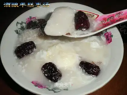 Wine-brewed rice cake and jujube soup