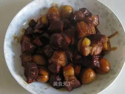 Braised pork with quail egg