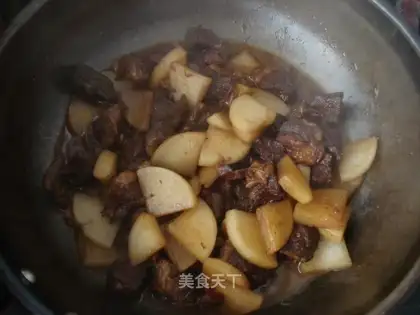 Roasted beef with radish