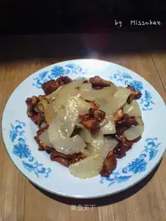 Old cucumber fried meat