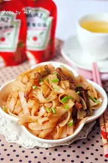 Tomato sauce and pork