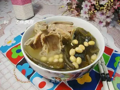 Sea-mounted soybean bone soup
